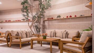 Sauna, hot tub, steam room, hot stone massages, deep-tissue massages