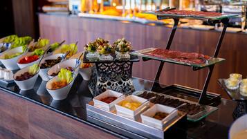 Free daily buffet breakfast