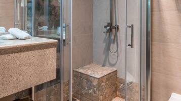 California King Room | Bilik Mandi | Selipar