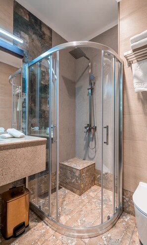 California King Room | ห้องน้ำ | รองเท้าสวมภายในห้อง