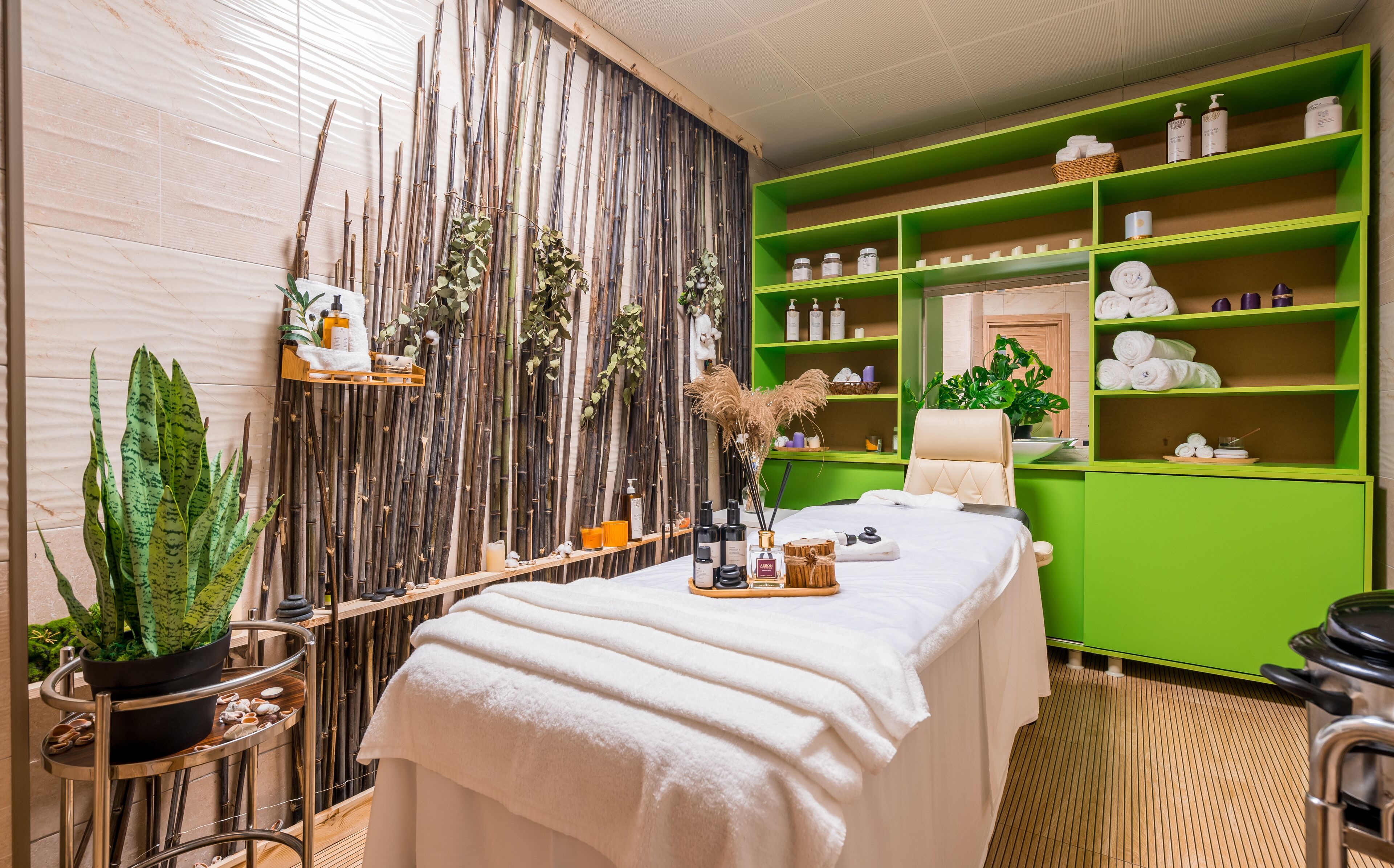 Sauna, bain à remous, hammam, massages aux pierres chaudes