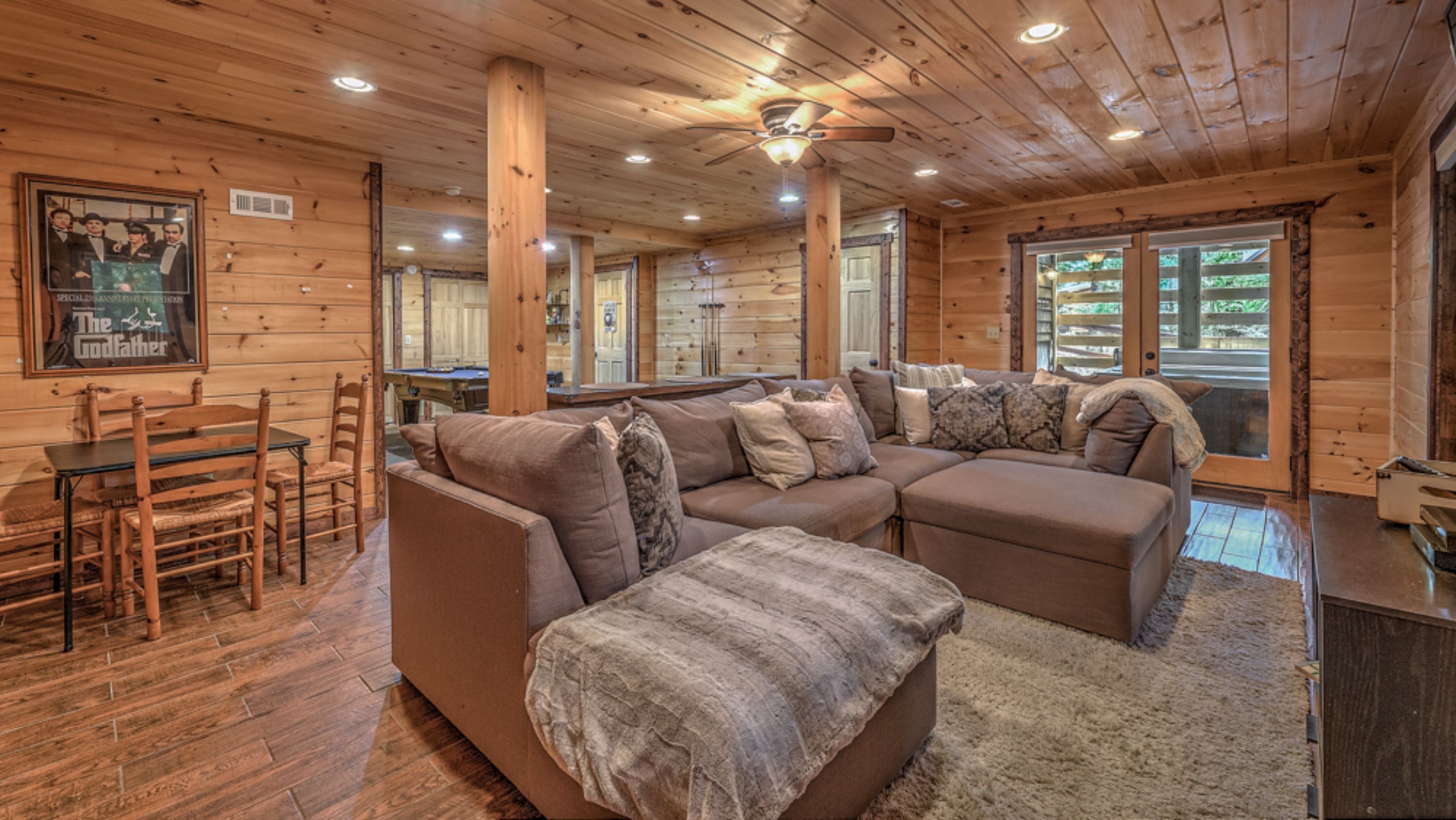 Cabin, 4 Bedrooms | Living area