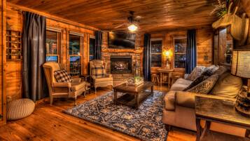 Cabin, 4 Bedrooms | Living area