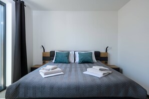 3 bedrooms, iron/ironing board, travel cot, free WiFi