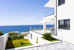Terrace/patio - Villa Infinity View — 3 min from the beach! (Primošten Burnji)