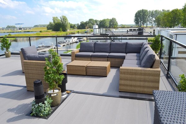 Terrace/patio - Bungalow with 4 bedrooms and a terrace (Nijkerk)
