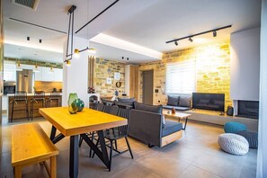 Dining - Marelia Villa 2 with stunning Psiloritis Mountain View (Τυμπάκι)