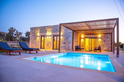 Marelia Villa 2 - Unique quiet villa with stunning view of Psiloritis Mountain