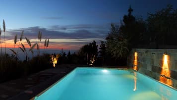 Een verwarmd zwembad