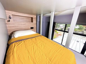 In-room safe, individually decorated, individually furnished, desk - Arch Dormitorio Cenang  - Hostel (Langkawi)