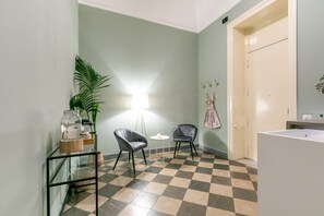 Interior - Bright Apartment with View of the Maximum Theater (Palermo)