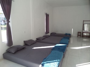 1 habitación, escritorio, wifi y ropa de cama