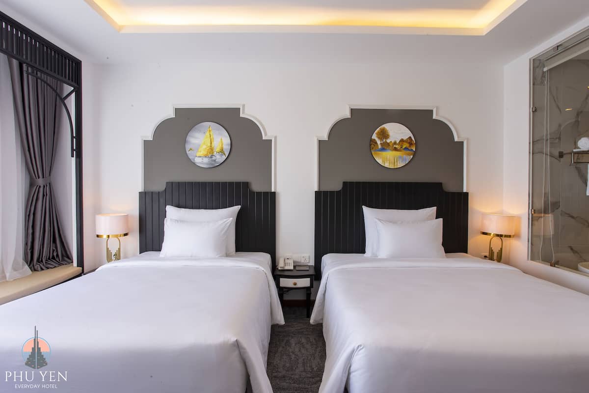 Ropa de cama de alta calidad, camas con efecto memoria y minibar