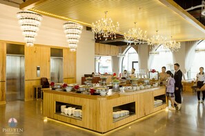 Free daily buffet breakfast - Phú Yên Everyday Hotel (Tuy Hoa)