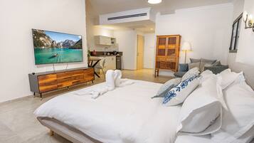 Free minibar, free WiFi