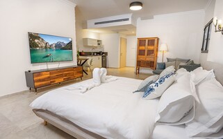 Minibar con artículos gratuitos y wifi gratis 