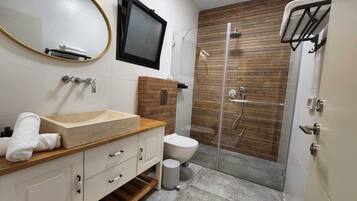 Deluxe Studio, Balcony, Mountain View | Bathroom | Free toiletries, hair dryer, towels, soap