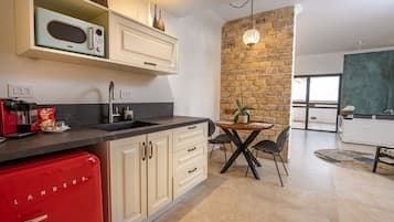Exclusive Studio Suite, Balcony, Mountain View | Private kitchen | Fridge, microwave, espresso maker