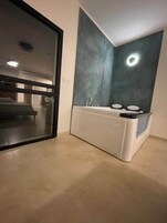 Bañera de hidromasaje interior