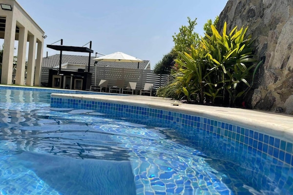 Sesongbasert utendørsbasseng