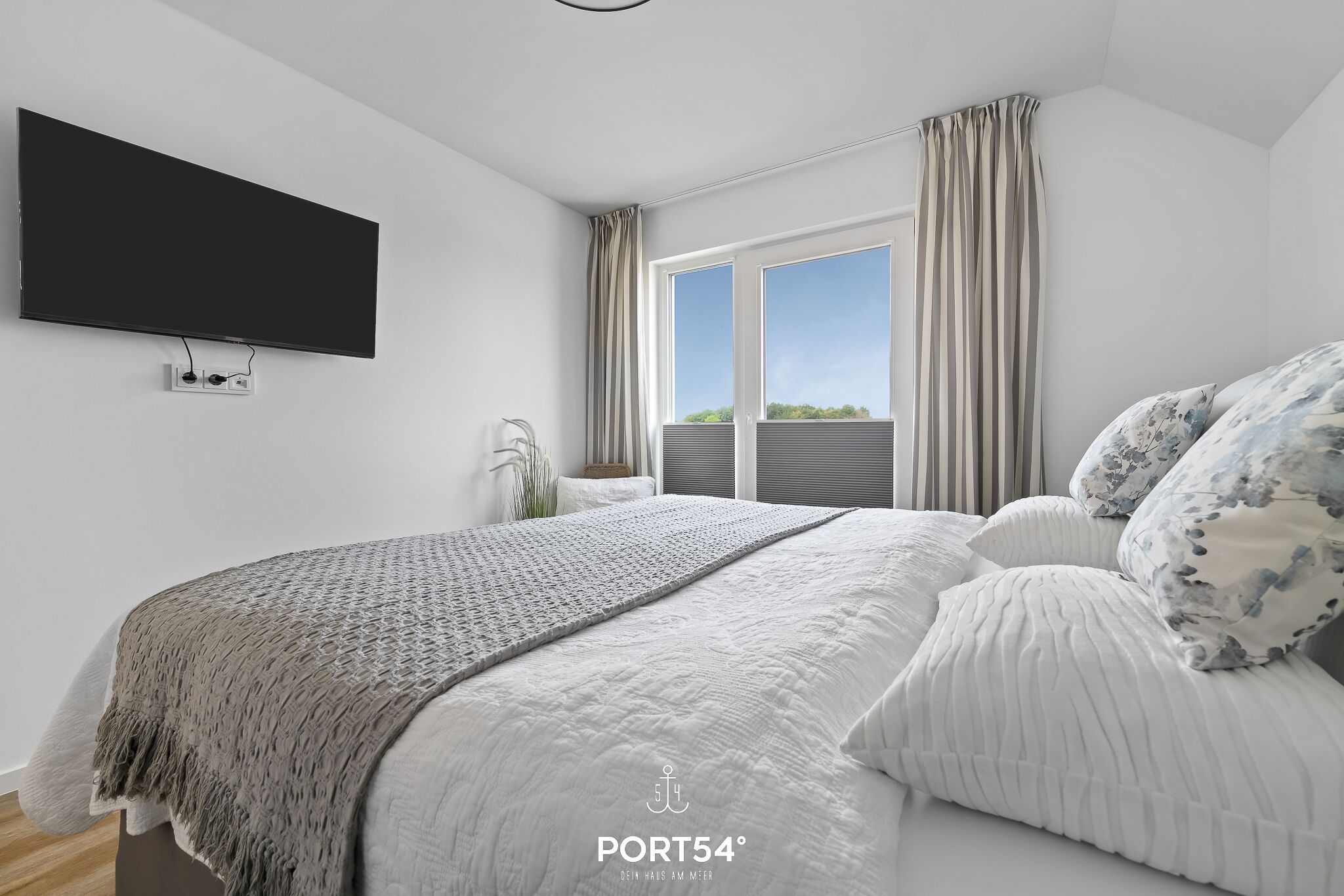 2 bedrooms, iron/ironing board, travel crib, free WiFi