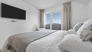 2 bedrooms, iron/ironing board, travel crib, free WiFi