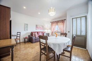 Dining - Apartment 'Cabo de Sagres -2 bedroom apartment' with Sea View, Terrace & Wi-Fi (Sagres)