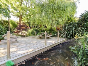 Property grounds - Willow Cottage (Dartford)