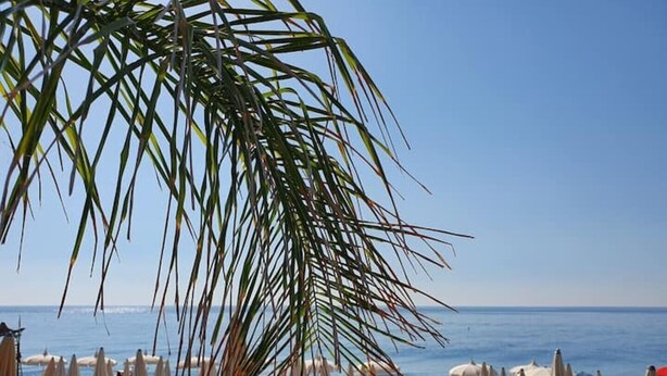 A beach with rows of sun loungers and umbrellas, a clear sky, and the ocean in the background. - Luxury Historic Villa near Taormina/Catania/Mount Etna by SicilianRelaxingHomes (Giarre)