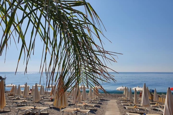 كراسي للتشمس، مناشف للشاطئ