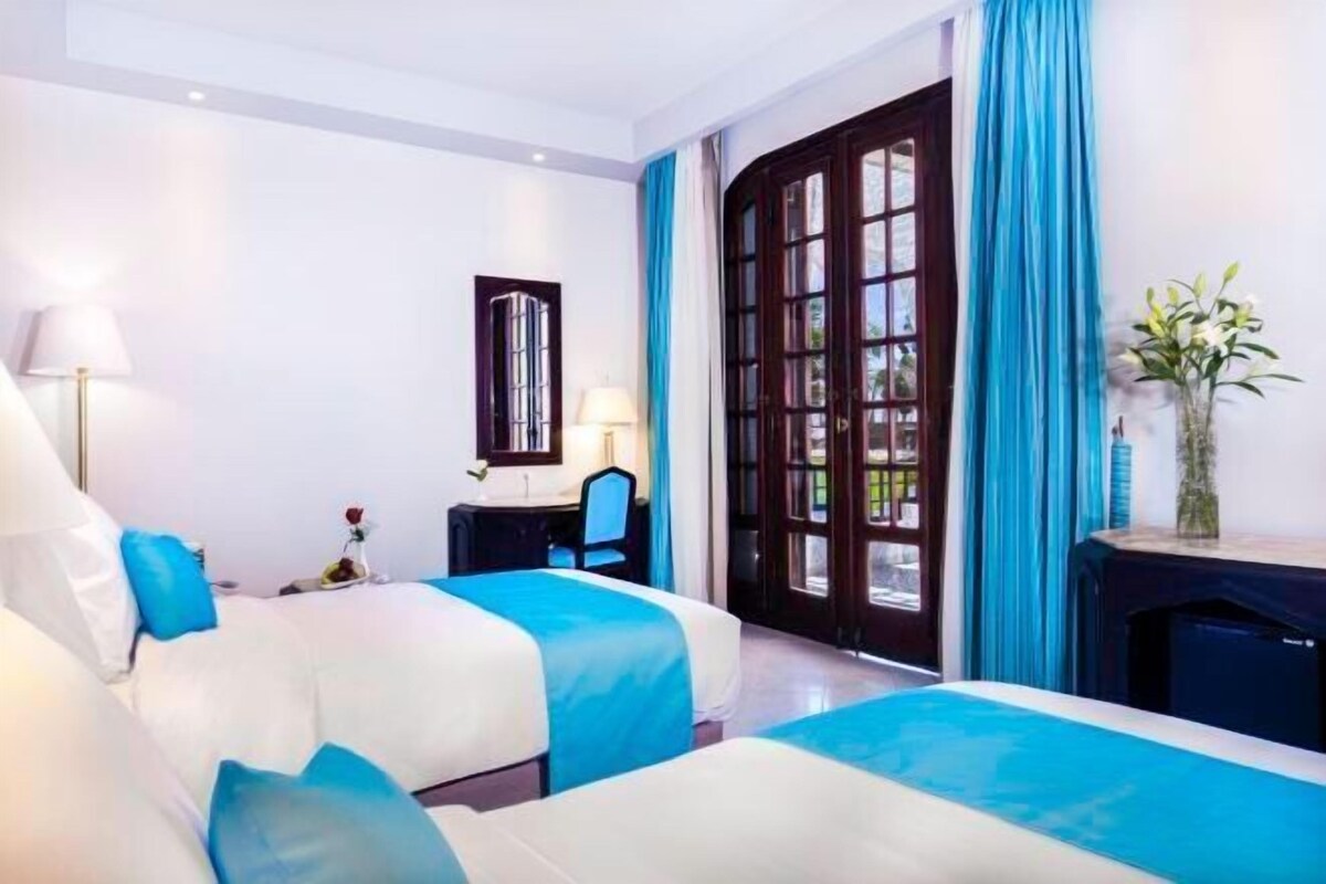 Minibar, in-room safe, desk, blackout curtains
