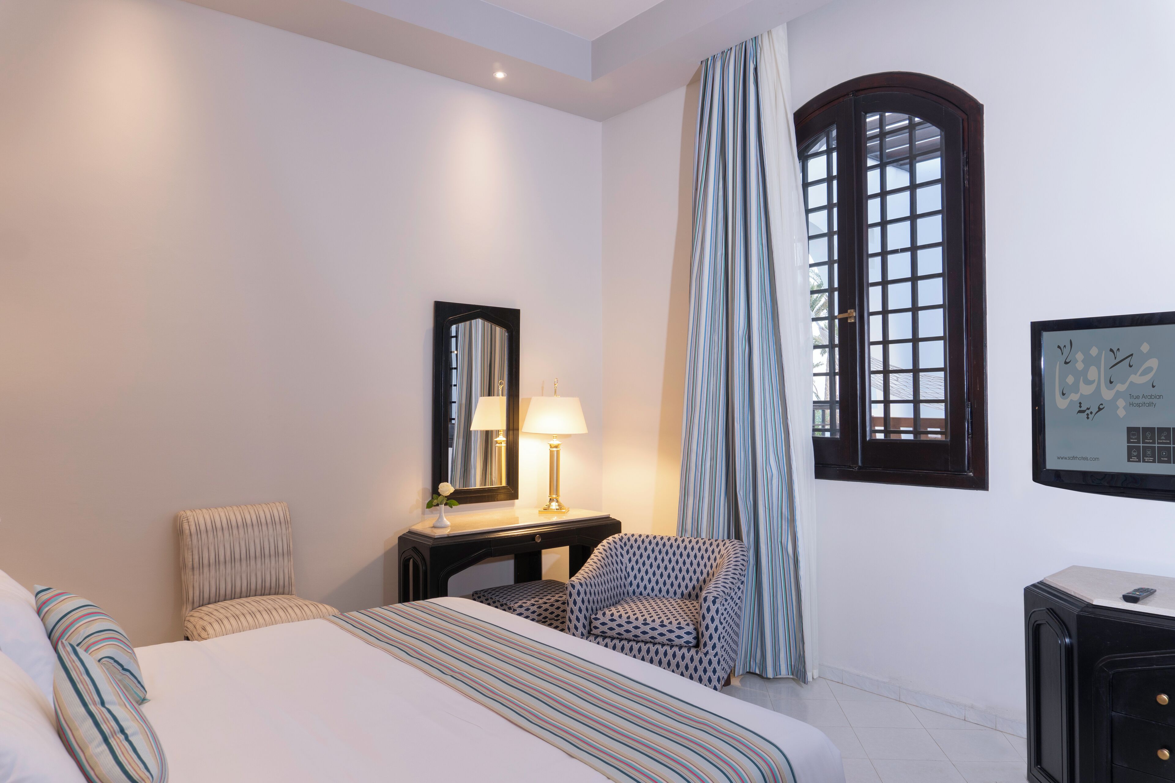 미니바, 객실 내 금고, 책상, 암막 커튼