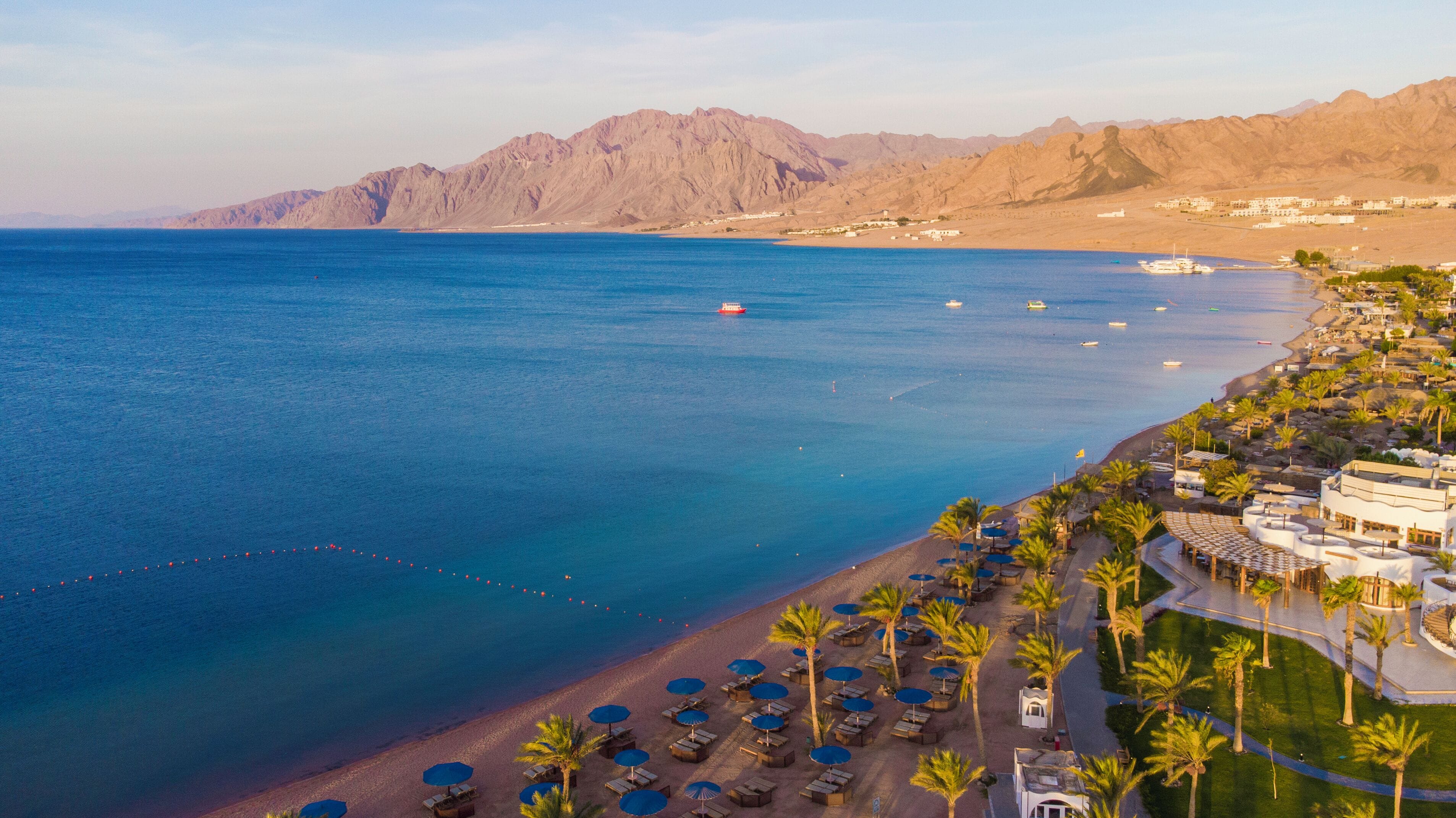 Playa privada, cabañas de uso gratuito, sombrillas y toallas de playa