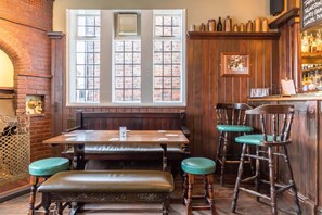 Bar (on property) - Station Inn (Whitby)