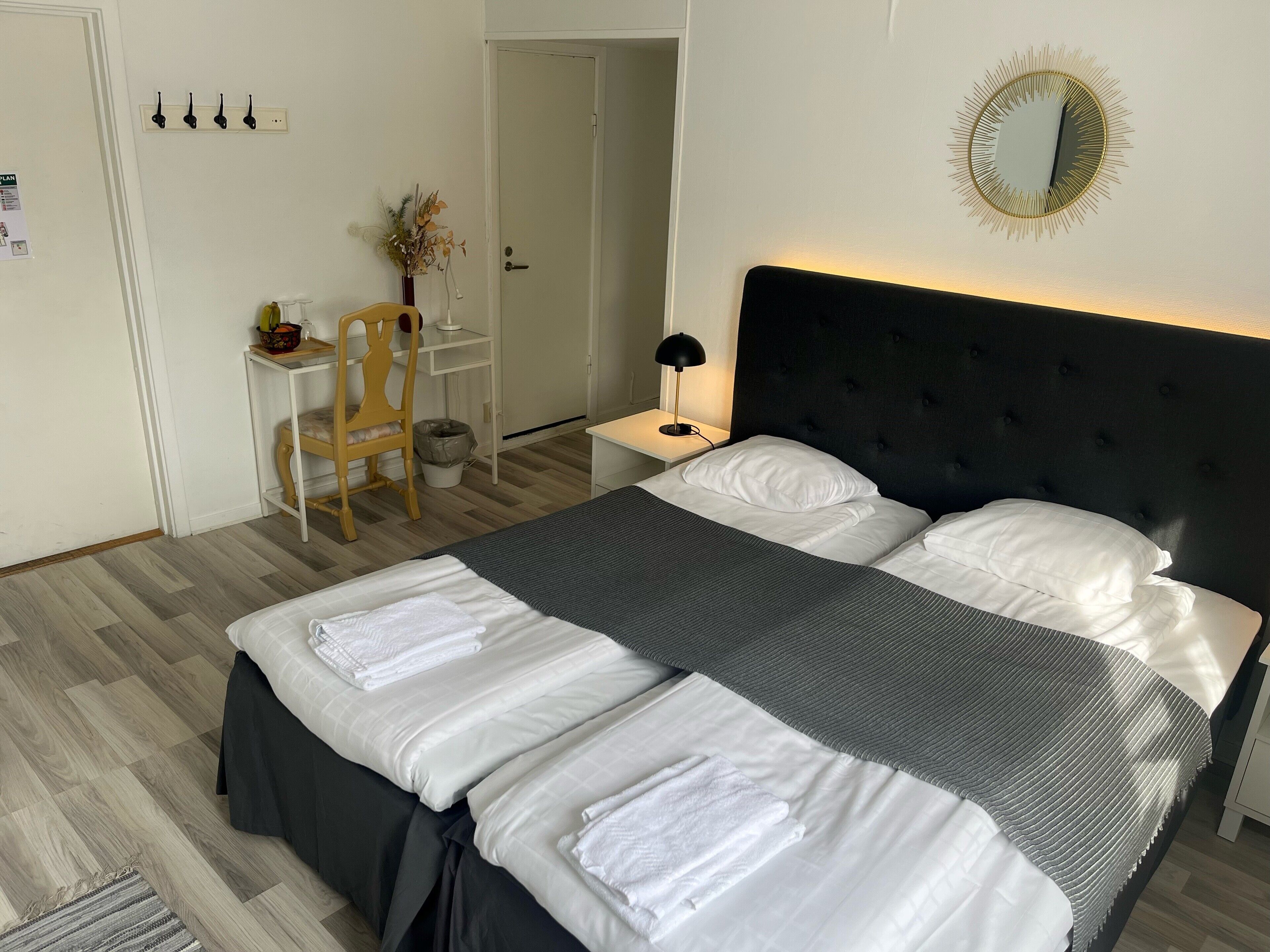 Standard-herbergi með tvíbreiðu rúmi | Rúmföt af bestu gerð, skrifborð, myrkratjöld/-gardínur