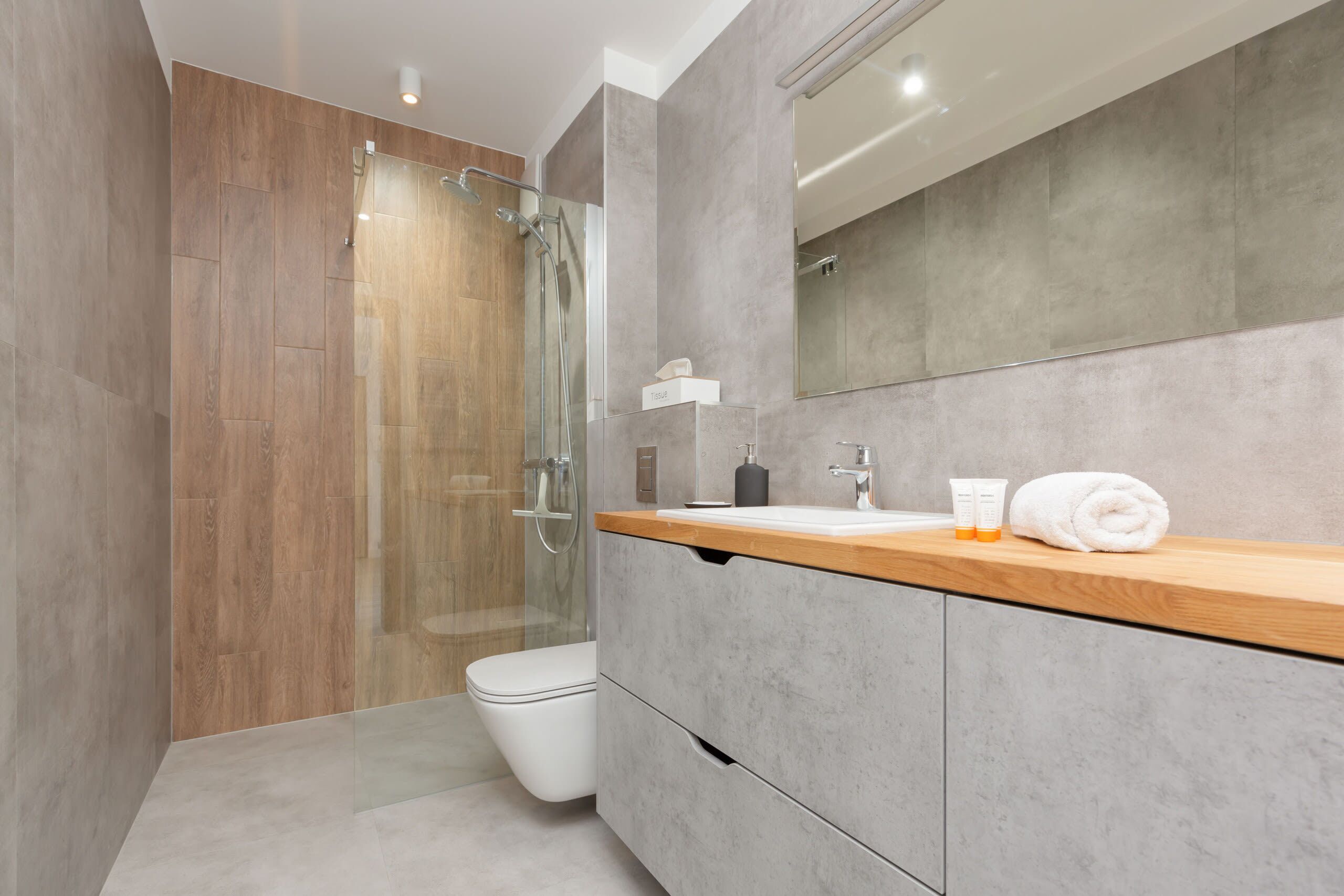 Shower, towels, shampoo