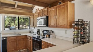 Condo, 2 quartos | Cozinha privada