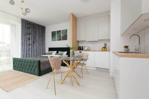 Iron/ironing board, WiFi, bed sheets - SOHO | Cozy Studio | Parking | SmartTV | Wifi (Warszawa)