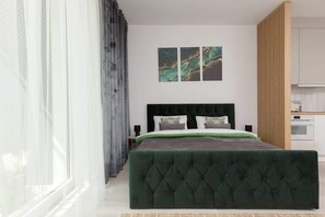 Tabla de planchar con plancha, wifi y ropa de cama 