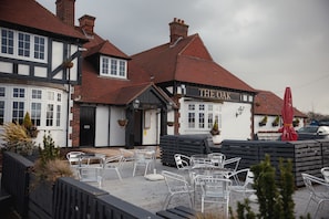 Vista frontal de la propiedad