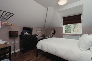 Habitación doble | Escritorio, tabla de planchar con plancha, wifi gratis