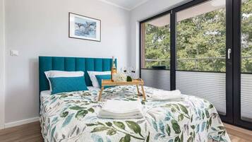 2 bedrooms, iron/ironing board, WiFi, bed sheets