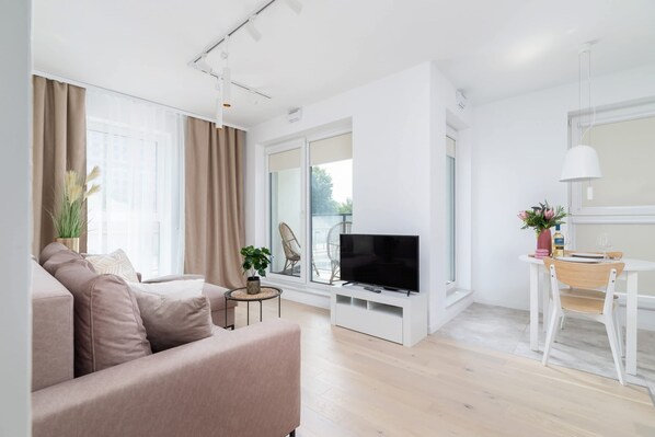 TV, offices - Mogilska 120C | Luxury Apartment | Parking (Kraków)