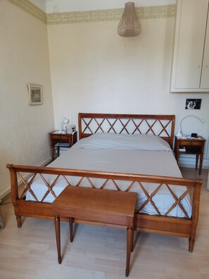 3 soverom, skrivebord, strykejern/-brett og wi-fi