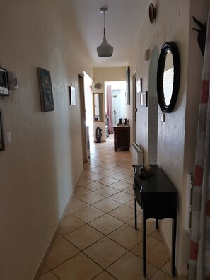 Interior - Spacious villa close to center and beaches. (Hyères)