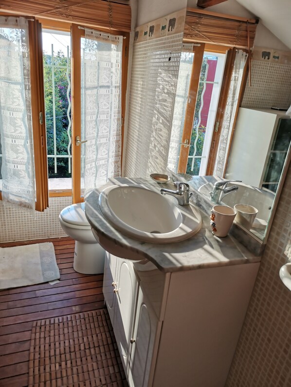 Combined shower/tub, hair dryer, towels, toilet paper