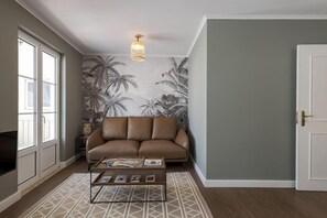 Refurbished Apartment in Traditional Neighborhood | Living area | 1-cm flat-screen TV with cable channels - Peixeira Studios and Apartments (Lisbon)