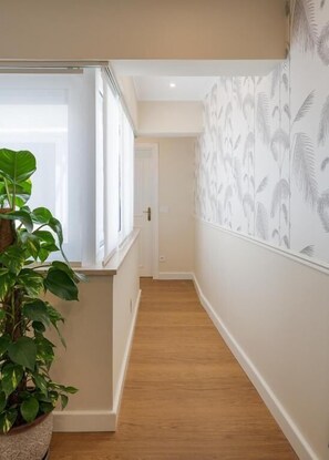 Unique Apartment in Traditional Neighborhood | Wohnzimmer