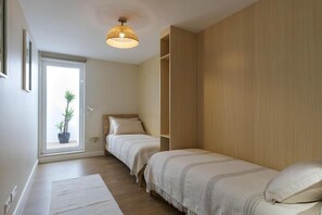 Cozy Apartment with Interior Terrace | In-room safe, blackout drapes, iron/ironing board - Peixeira Studios and Apartments (Lisbon)