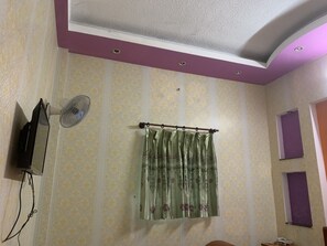 Standard Double Room | Desk, free WiFi, bed sheets - Gia Bao Hotel (Ho Chi Minh City)